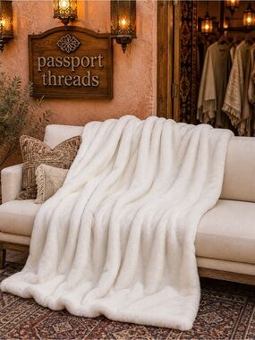 Anthropologie The Sophie Faux Fur Throw Blanket NWT 60”x 70” in White